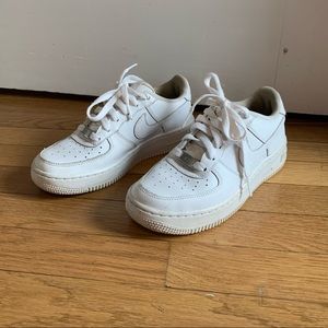 White Nike Air Force 1